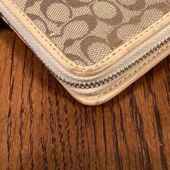 Coach Wallet - Picture 10 of 10